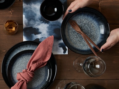 https://www.denbypottery.com/file/v3207028093213411680/general/plates-in-hand-400-300.jpg