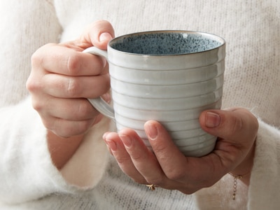 https://www.denbypottery.com/file/v94936655293711785/general/mugs-in-hand-400-300.jpg